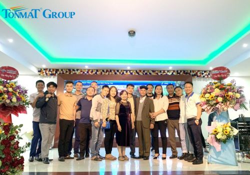TONMAT Group organizes customer conference in Ha Tinh area